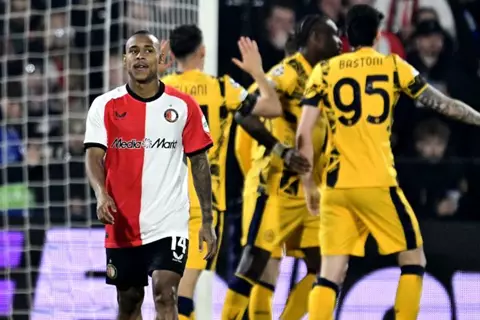 تقارير: الإصابة تبعد هداف فينورد عن لقاء إنتر ميلان